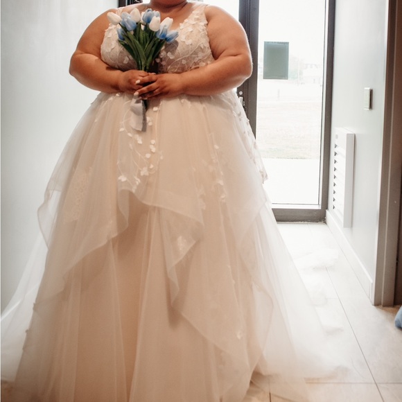 Lillian West Wedding Dress - Picture 1 of 10
